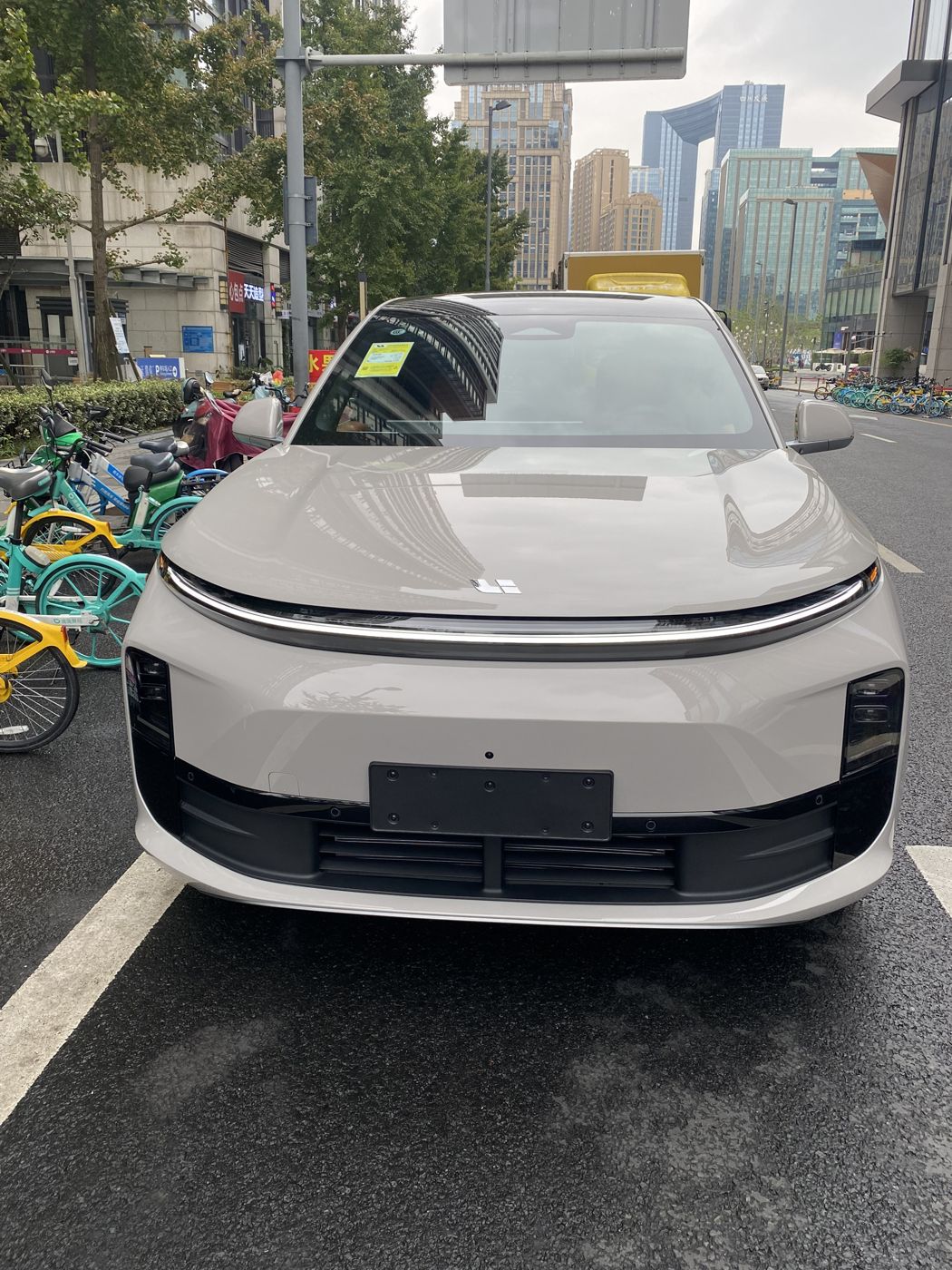 AGGAME公司 MEGA 高压纯电 MPV